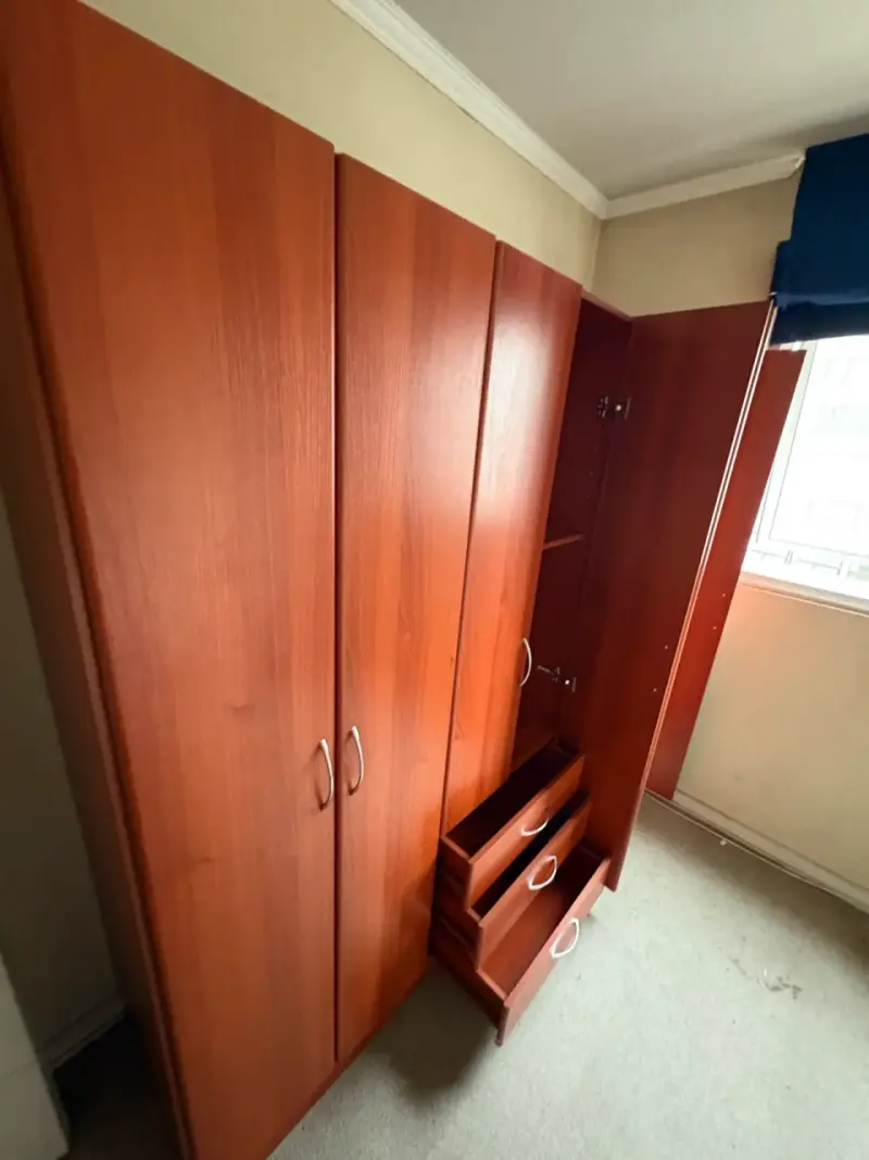 Closet de madera con 3 puertas - 4