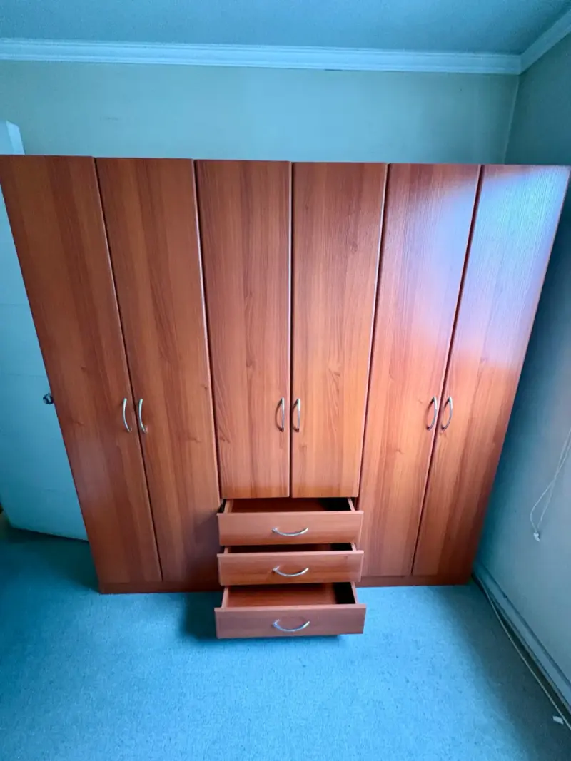 Closet de madera con 3 puertas - 5