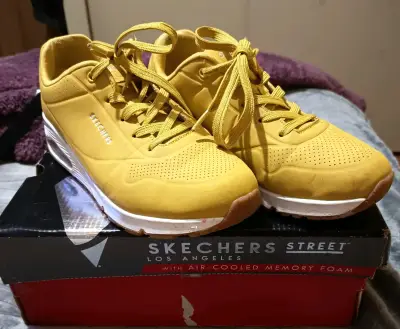 Zapatillas Skechers amarillas - miniatura 1
