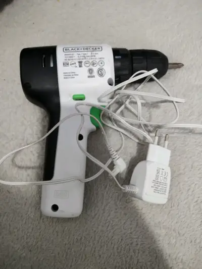Taladro inalámbrico 12V Black+Decker - miniatura 1