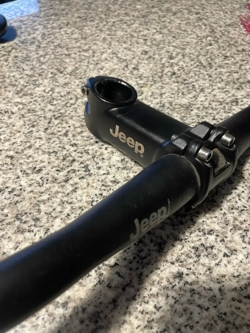 Bicicleta de montaña Jeep negra - 6