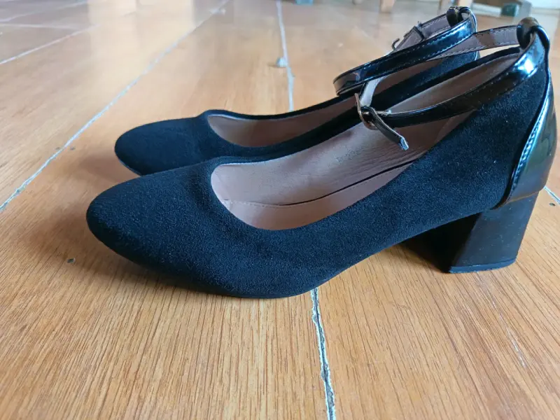 Zapatos de taco bajo negros - 1