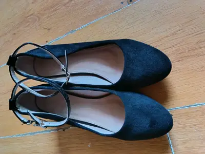 Zapatos de taco bajo negros - miniatura 2