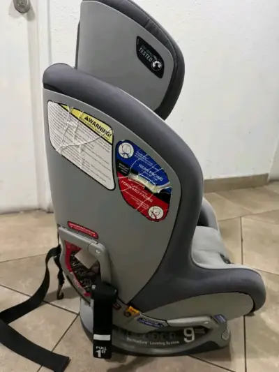 Silla de auto para bebé gris Chicco - miniatura 3