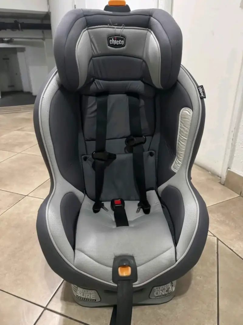 Silla de auto para bebé gris Chicco - 5