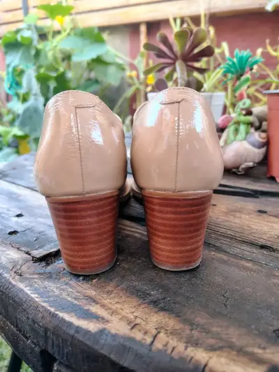 Zapatos de charol beige mujer - miniatura 3