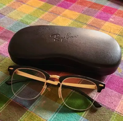 Lentes Ray-Ban negro con dorado - miniatura 1