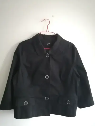 Chaqueta negra con botones - miniatura 1