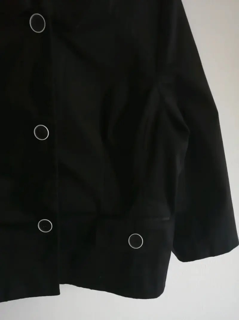 Chaqueta negra con botones - 3