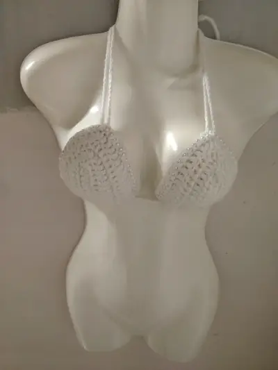 Top crochet blanco con cuentas perlitas - miniatura 1