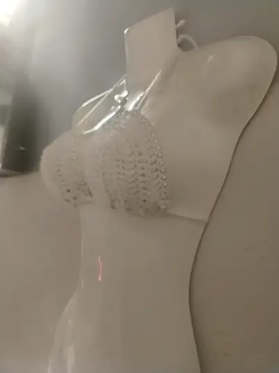 Top crochet blanco con cuentas perlitas - miniatura 3