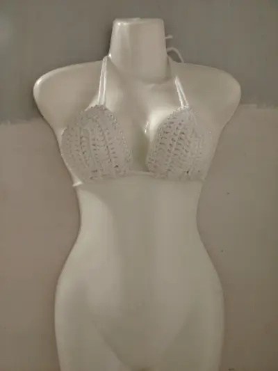 Top crochet blanco con cuentas perlitas - miniatura 4