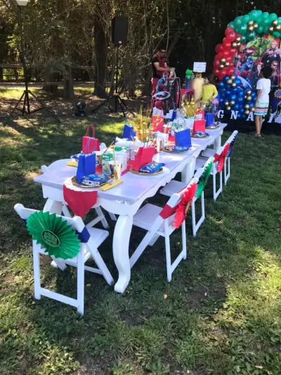 Mobiliario y decoración para fiesta infantil - miniatura 1