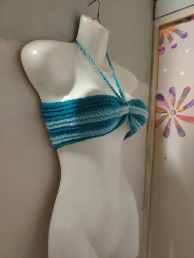 Top tejido a crochet azul - miniatura 1