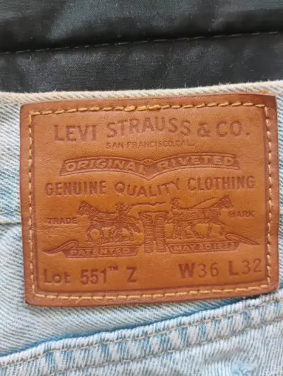 Jeans Levi's Premium Celestes Gastados - miniatura 3