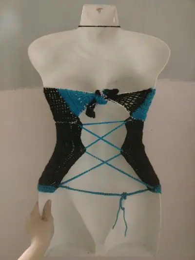 Top tejido azul y negro - miniatura 4
