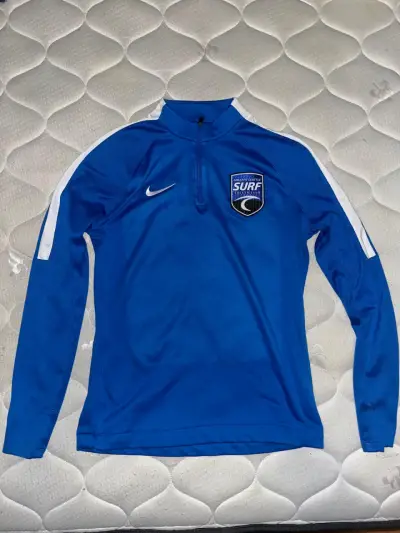 Polera deportiva celeste Nike - miniatura 1