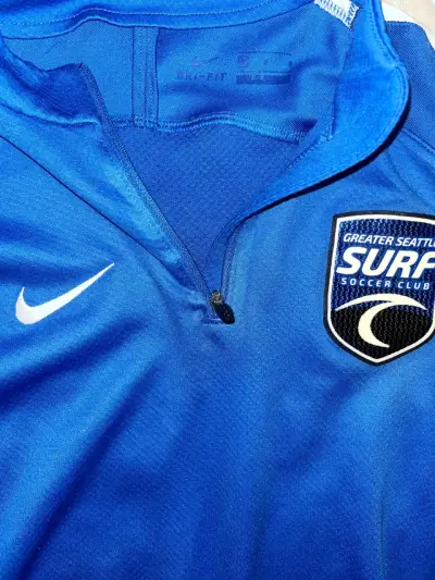 Polera deportiva celeste Nike - miniatura 2