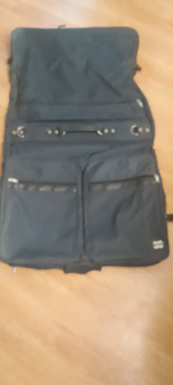 Bolso negro de viaje