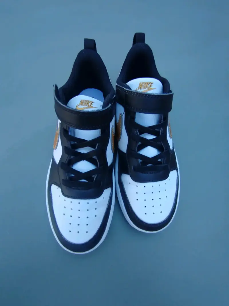 Zapatillas blancas y negras 33.5 - 4