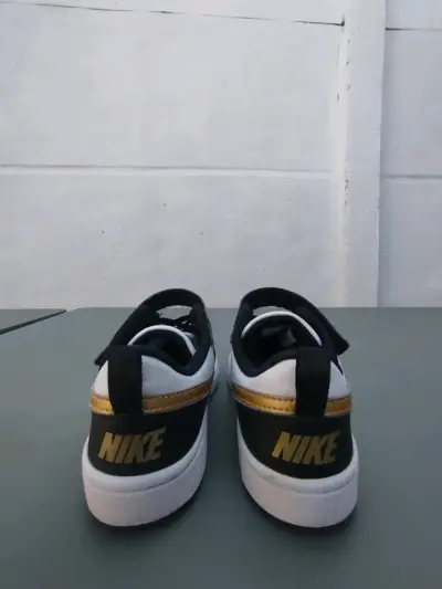 Zapatillas blancas y negras 33.5 - miniatura 6