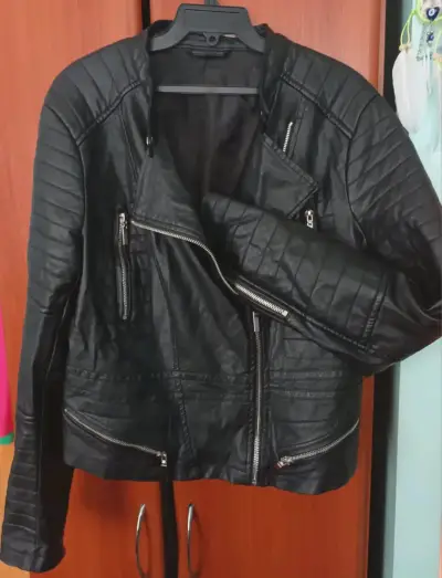 Chaqueta negra de cuero - miniatura 2