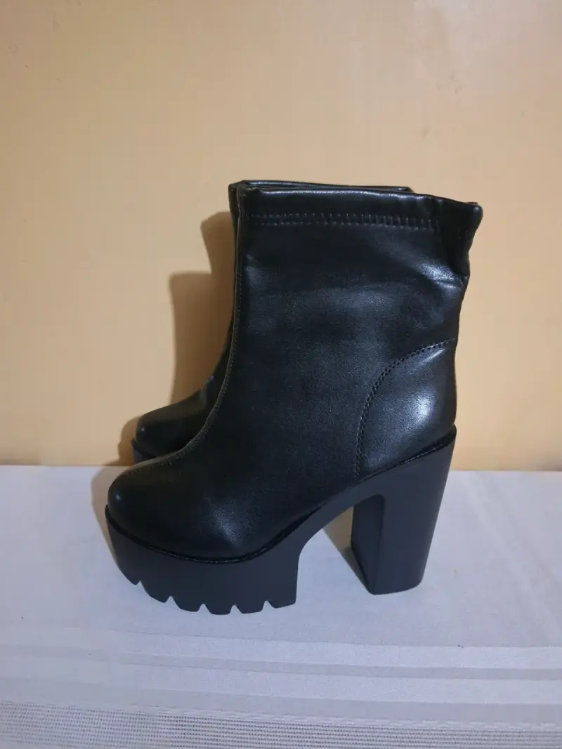 Botines negros de tacón alto - 2