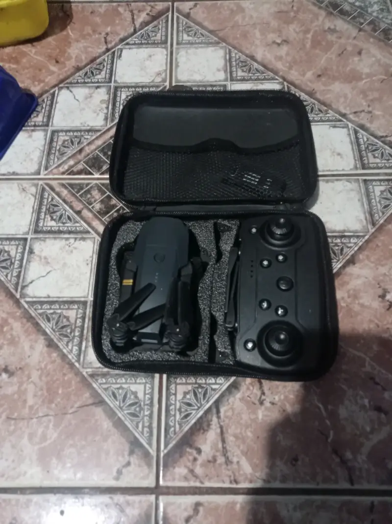 Dron  con control remoto con baterias incluidas - 2