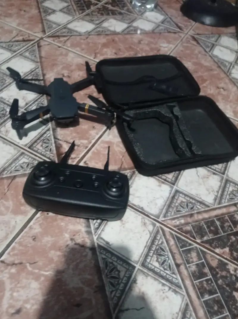 Dron  con control remoto con baterias incluidas - 3