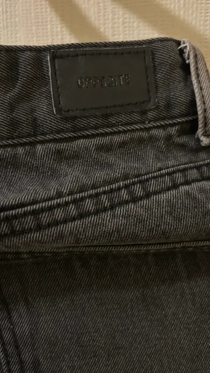 Jeans patchwork gris y negro - 4