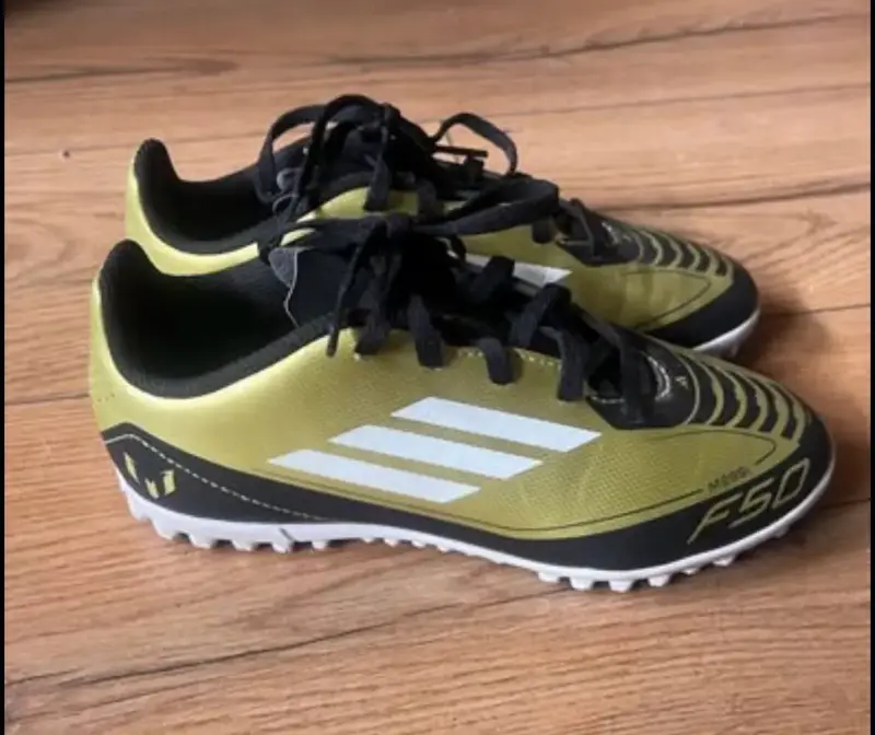 Zapatilla de Fútbol Jr F50 Club Tf J Messi Oro