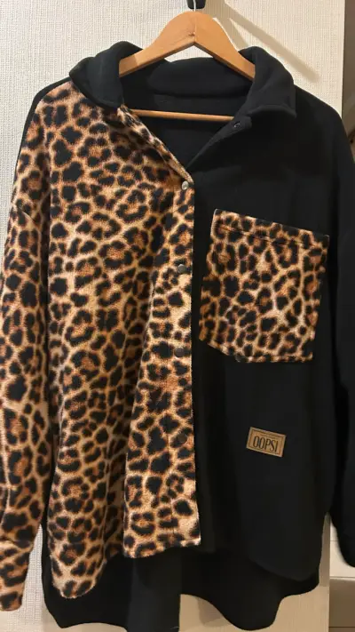Chaqueta polar con estampado leopardo - miniatura 1