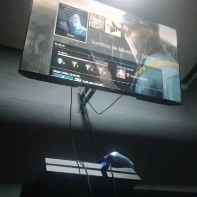 Consola PS4 con dos controles - miniatura 3