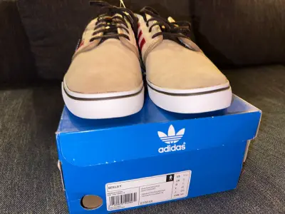 Zapatillas Adidas beige y rojas - miniatura 3
