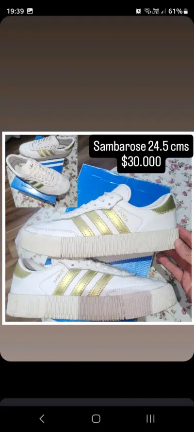 Zapatillas blancas con detalles dorados - miniatura 1