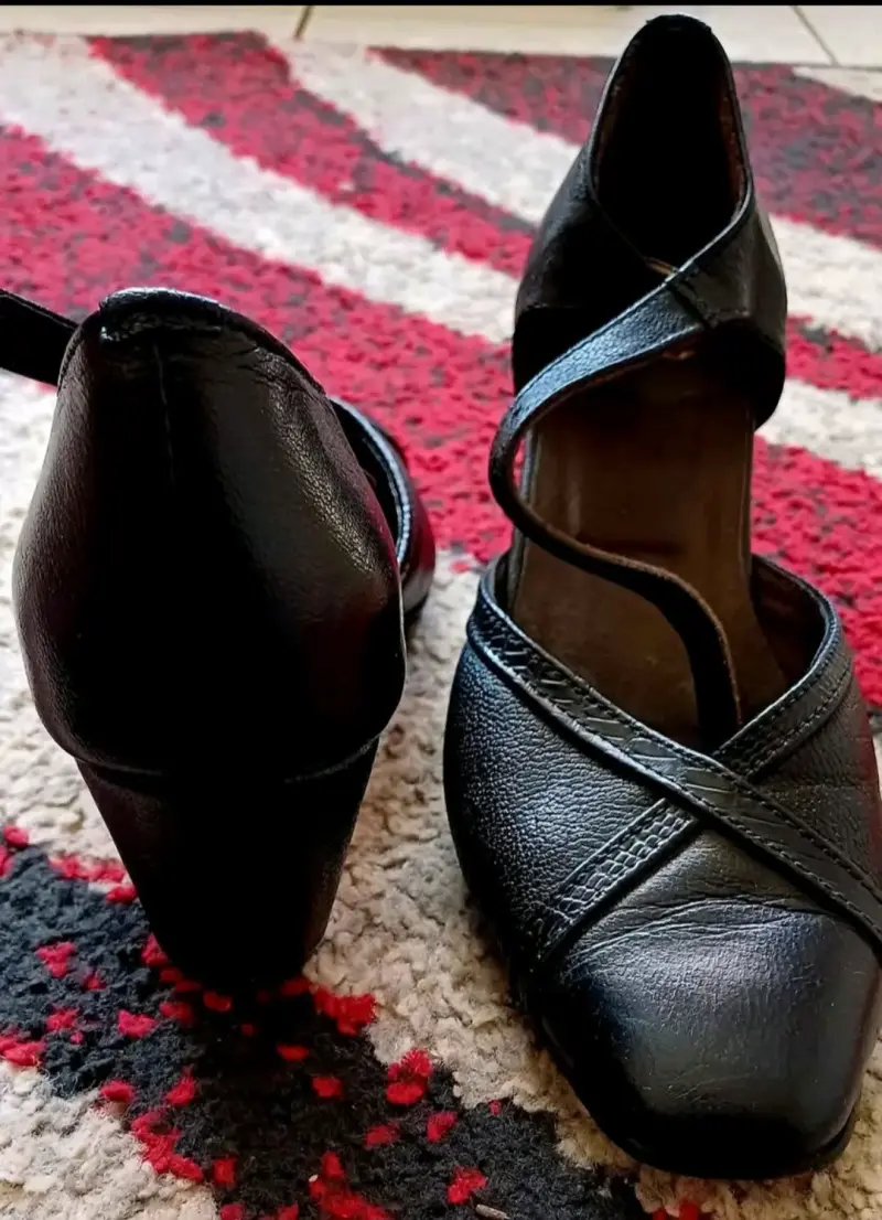 Sandalias negras de cuero - 5