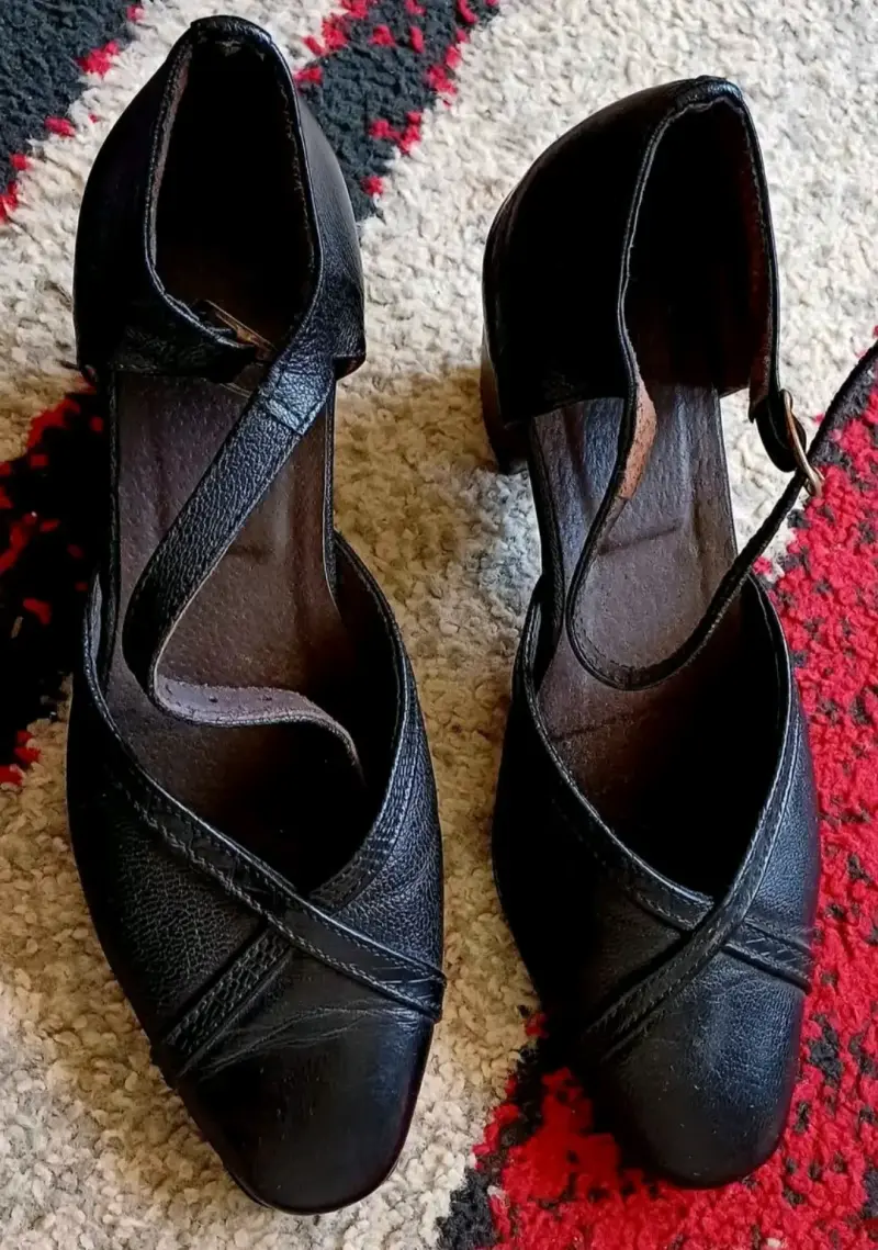 Sandalias negras de cuero - 6