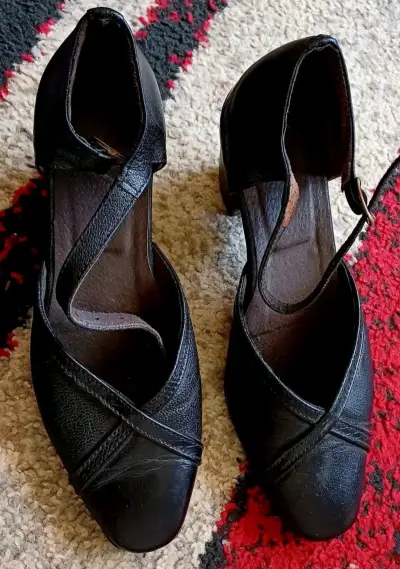 Sandalias negras de cuero - miniatura 6