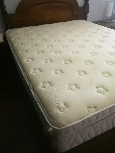 Cómoda cama matrimonial de madera - miniatura 5