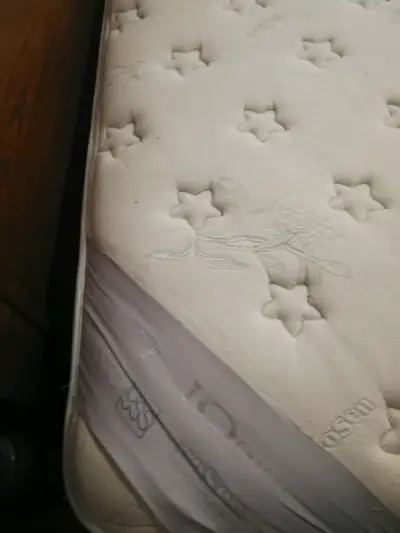 Cómoda cama matrimonial de madera - miniatura 6