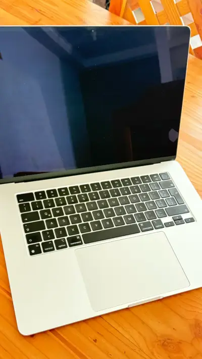 Macbook Air M2 - 15" poco uso - miniatura 1