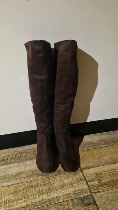 Botas largas de gamuza café - miniatura 1