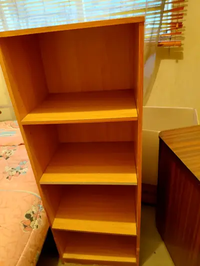 Estantería de madera mediana - miniatura 1