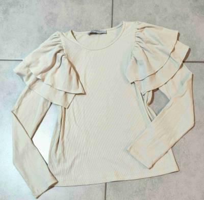 Polera Bassement beige con vuelos - miniatura 1