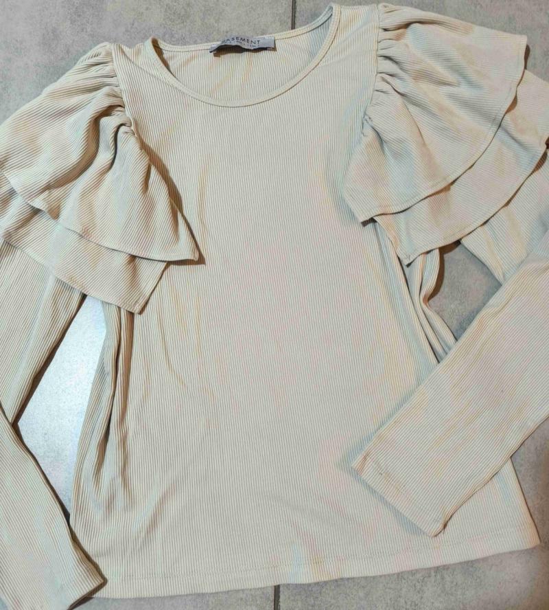 Polera Bassement beige con vuelos - 2