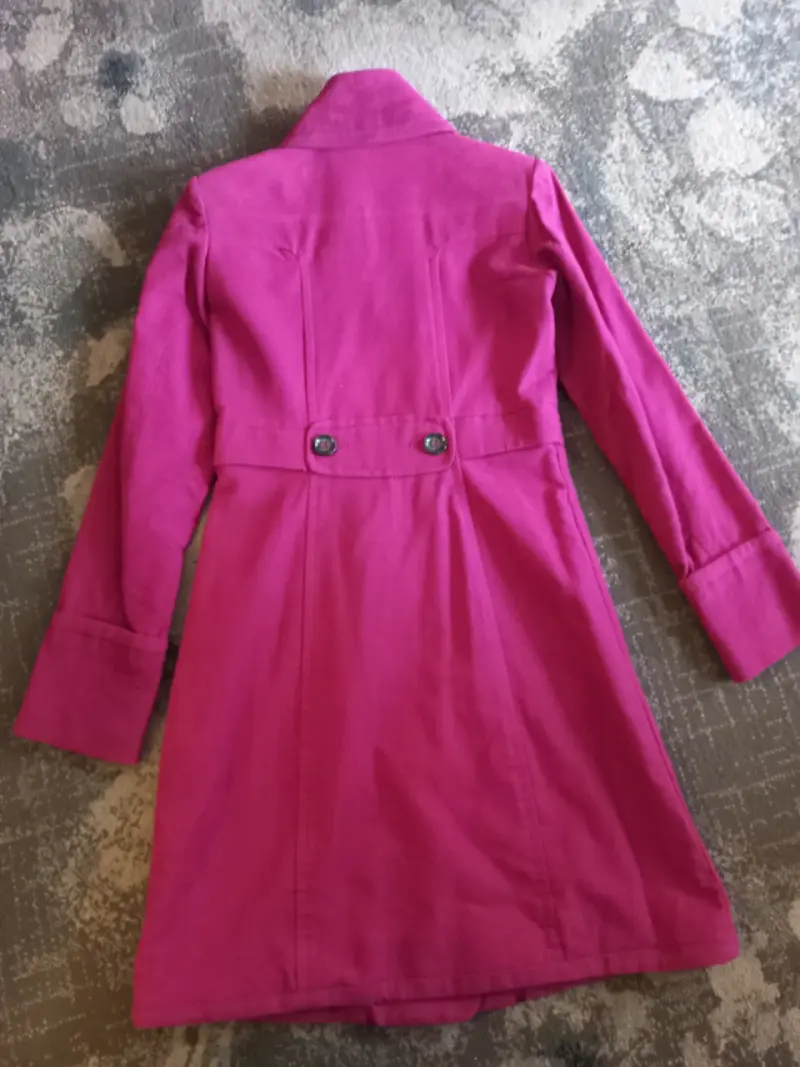 Abrigo fucsia con botones - 2