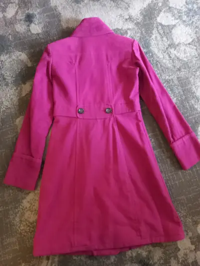 Abrigo fucsia con botones - miniatura 2