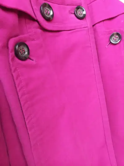 Abrigo fucsia con botones - miniatura 3