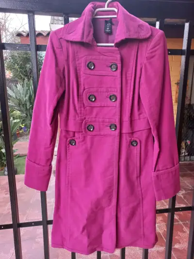 Abrigo fucsia con botones - miniatura 5