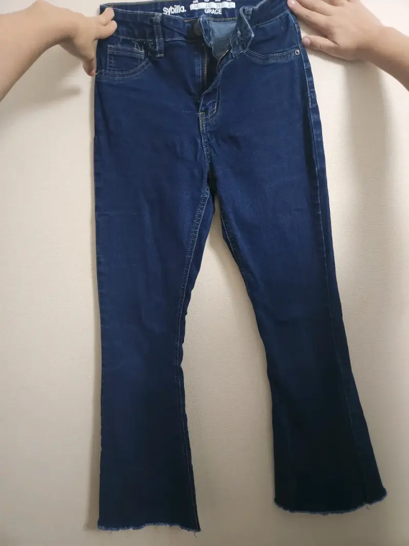 Jeans acampanados azul oscuro - 1